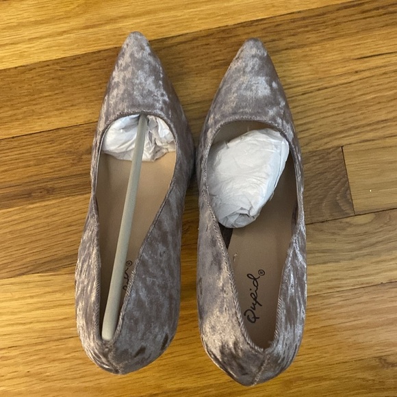 Qupid Women’s Mauve Velvet Heels Size 9 - Picture 5 of 7